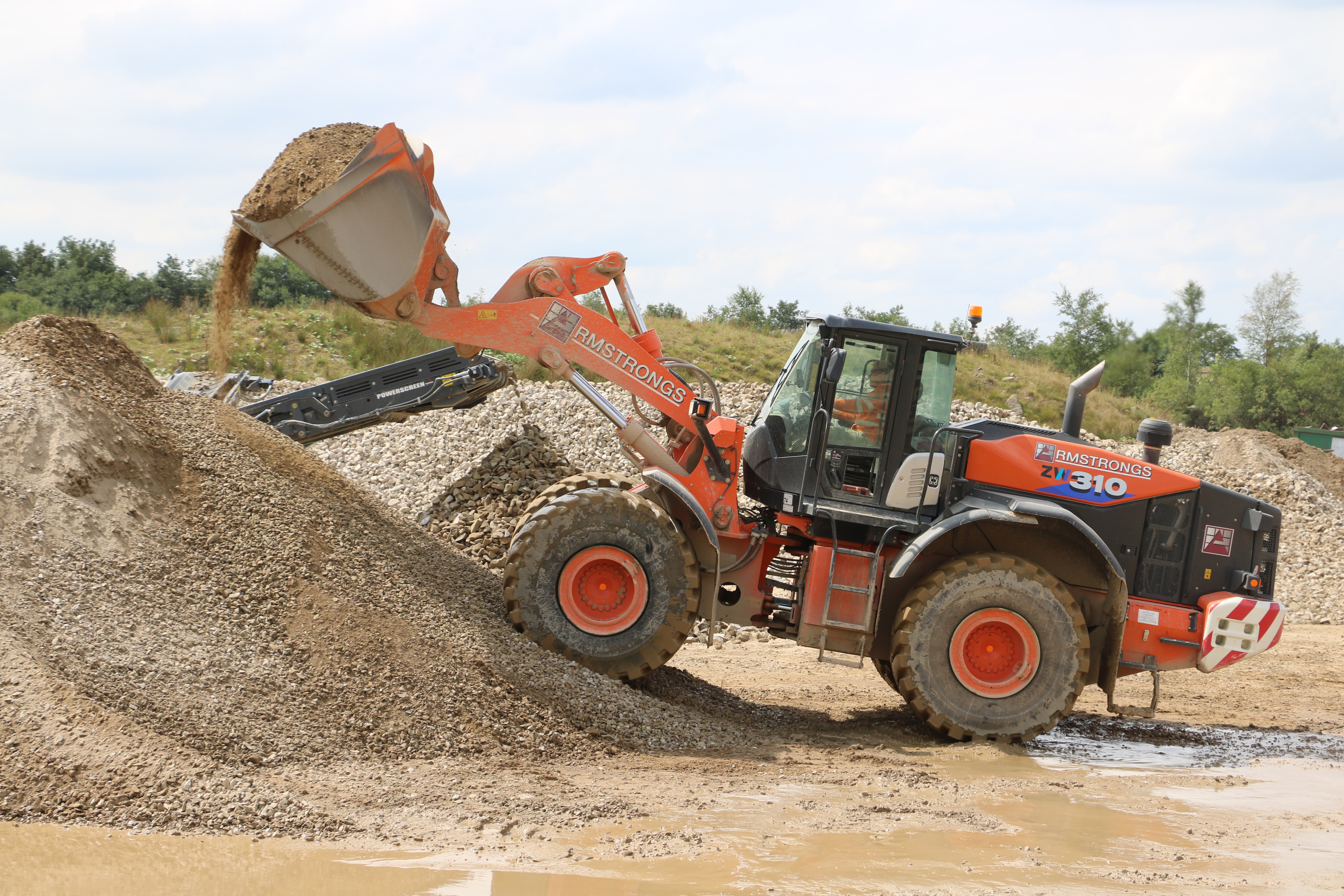 Shovelling aggregate