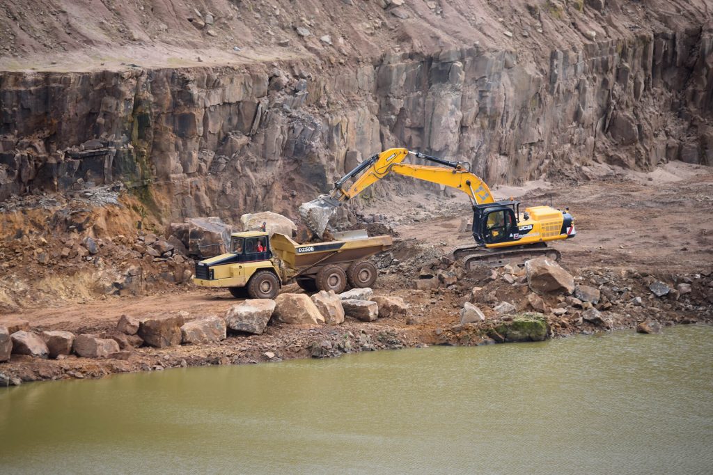 loading aggregate onto CAT wagon