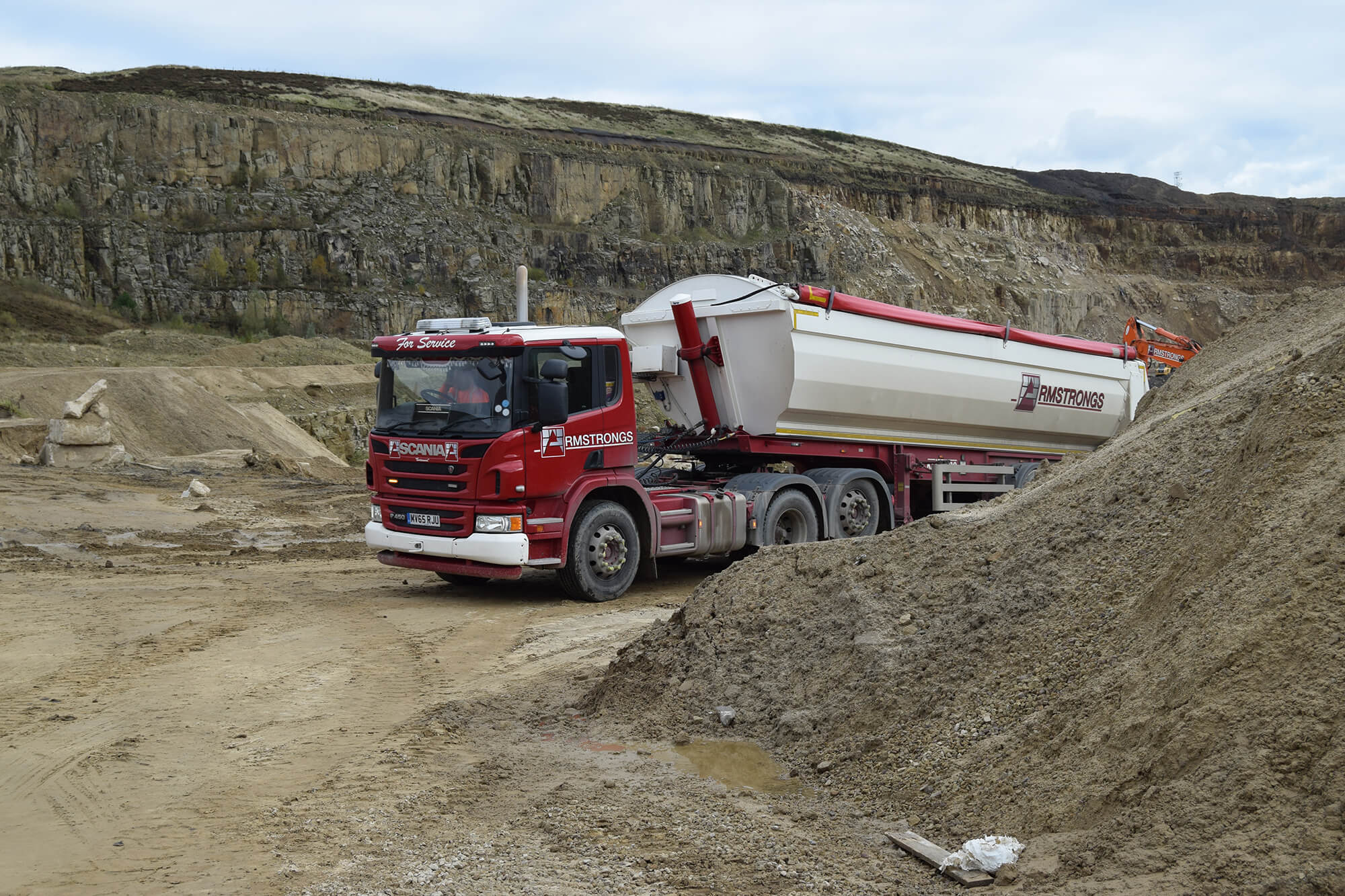 wagon transporting aggregate products
