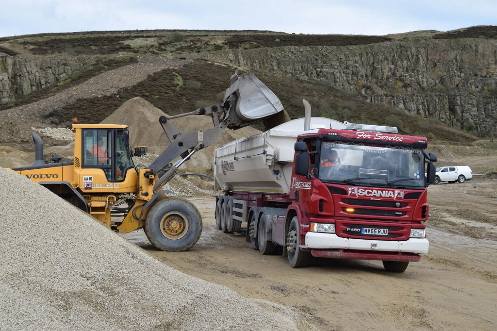 loading a wagon with aggregate