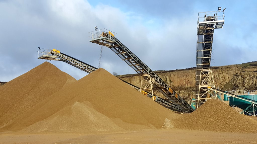 Aggregate conveyors moving product